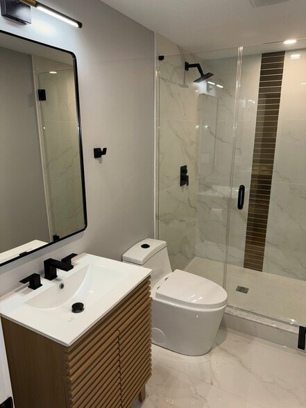 Full Bathroom - 19 High St