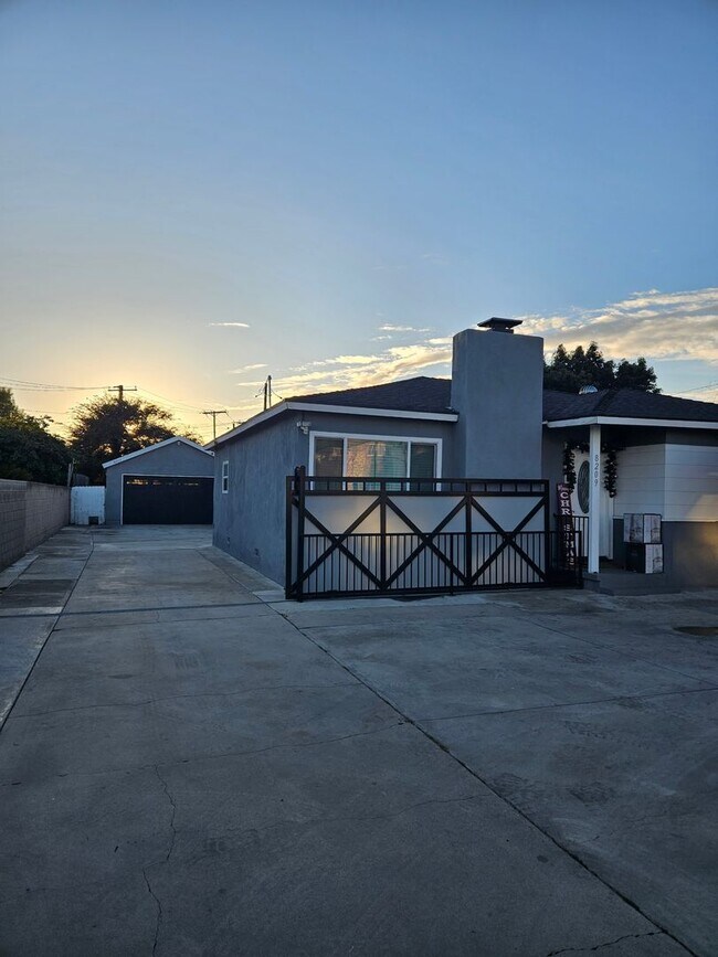 Building Photo - 3 Bedroom 2 Bath House for Rent in Whittier