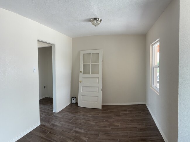 Building Photo - 608 Barcelona Dr