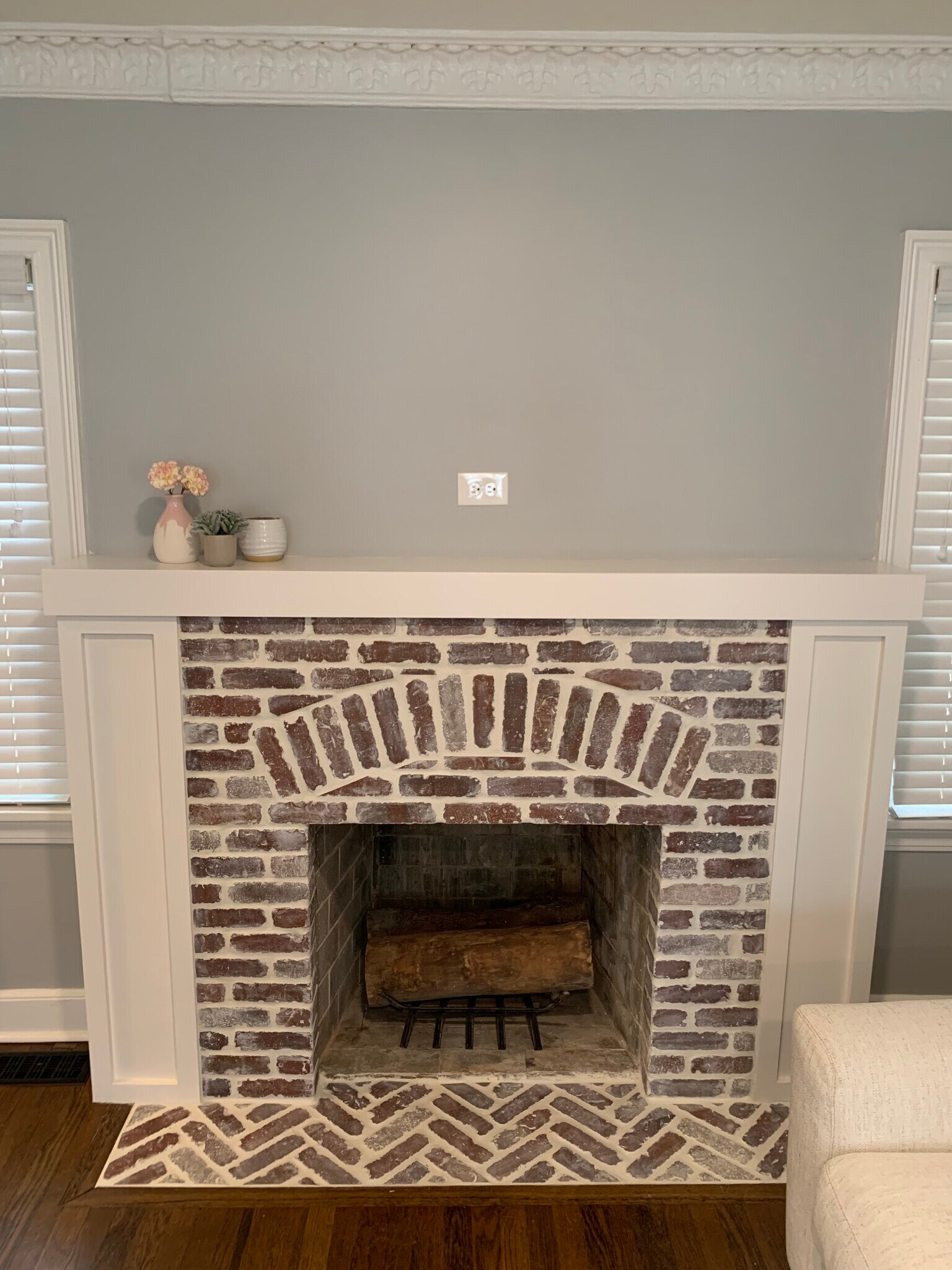 Building Photo - 706 E 71st Ter