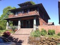 Building Photo - 134 NE 24th Ave