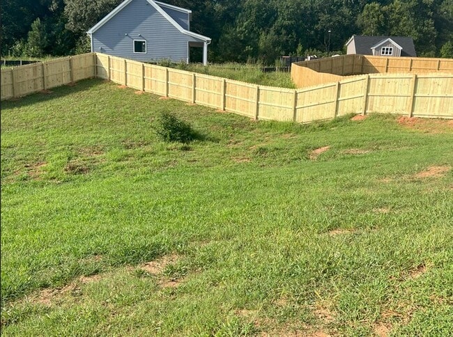 Building Photo - 250 Charlotte Cir