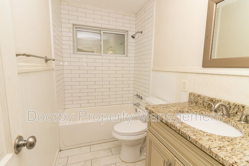 Building Photo - 833 Ashland Terrace