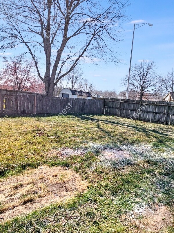 Building Photo - 4 Bed/2 Bath Home with Garage / Pet-Friendly / Coming Soon!