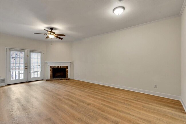Building Photo - 2100 San Gabriel St