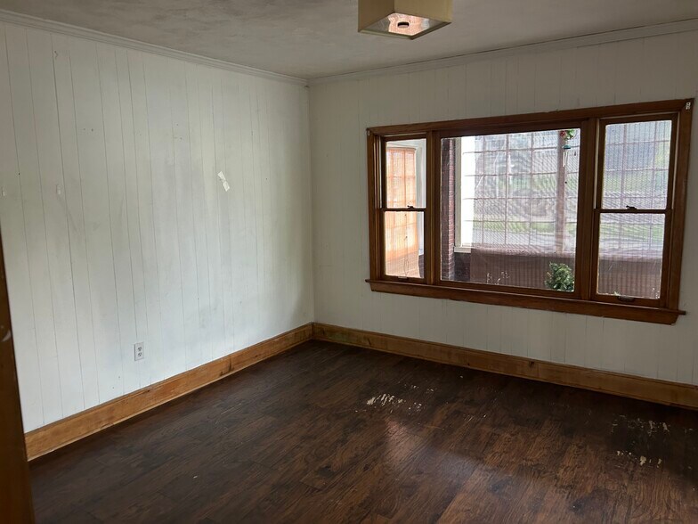 Living room - 2518 3rd Ave