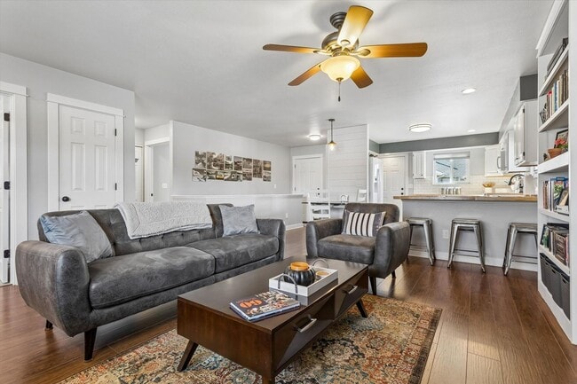 Building Photo - Low-Maintenance Upgraded 3-Bedroom Home Near Downtown Loveland