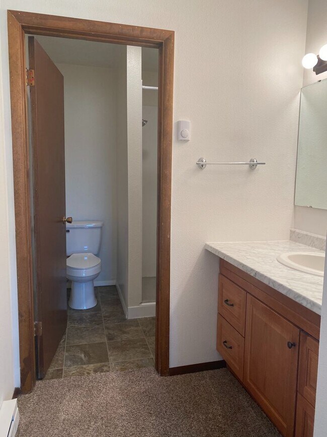 Building Photo - Lease Takeover! 3 Bedroom/2 Bathroom Home ...