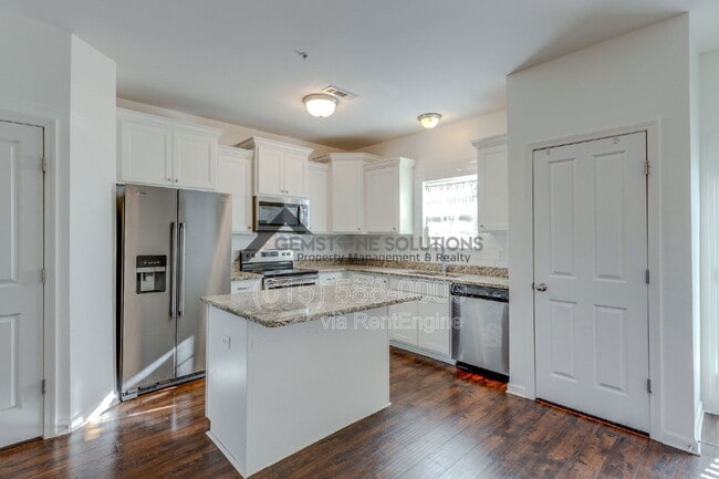 Building Photo - 304 Oldbury Ln