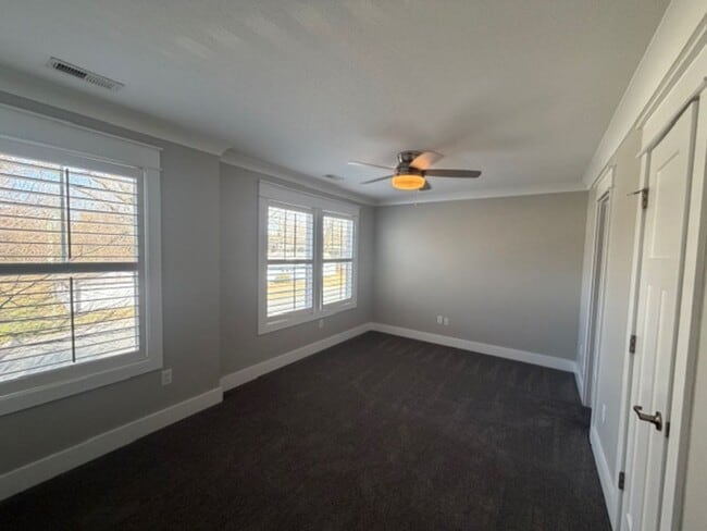 Building Photo - Portlock Square