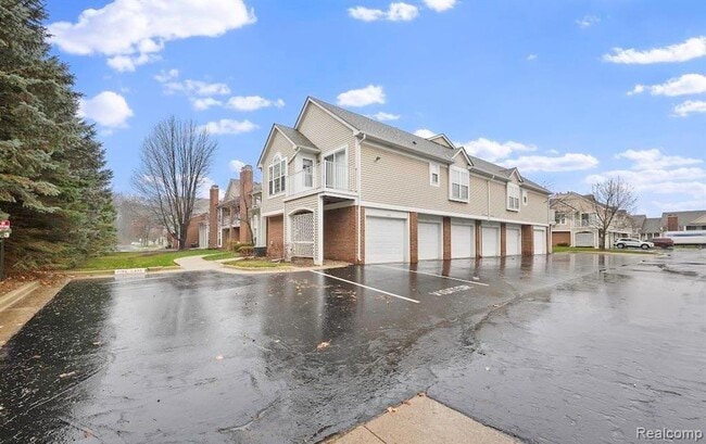 Building Photo - 5472 Pine Aires Dr