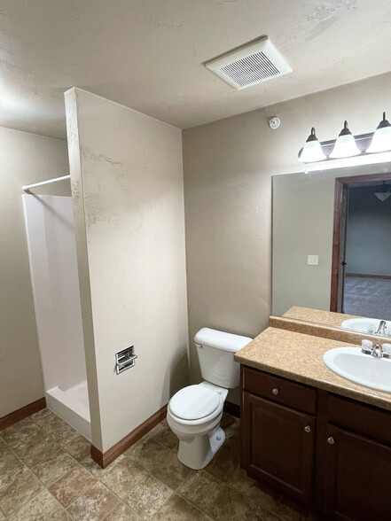 Building Photo - 3117 W Glenpark Dr