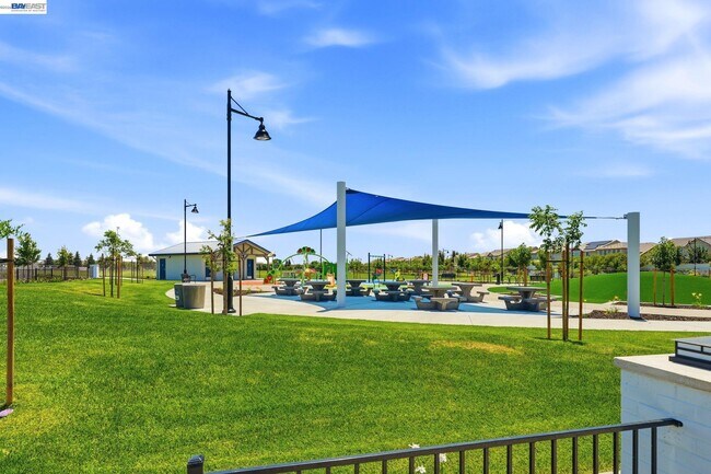 Building Photo - 1550 Plumas Dr