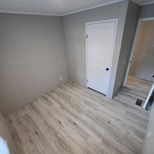 Building Photo - 1965 Lovell