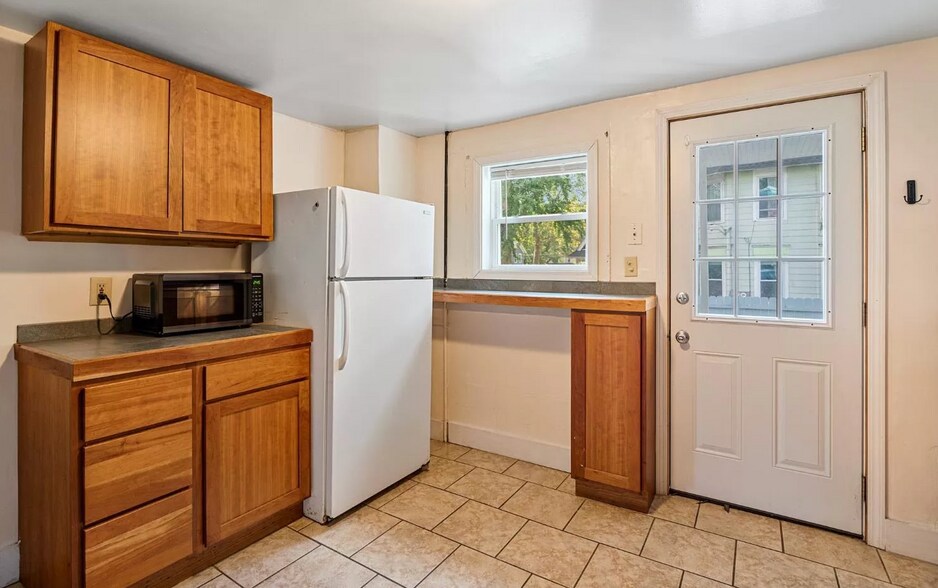 Building Photo - 136 Fayette St