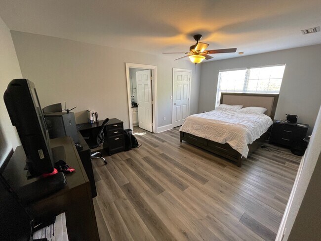 Building Photo - 502 Myers Park Ln