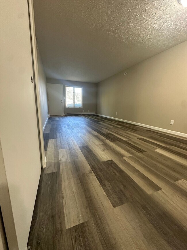 Building Photo - 2-Bedroom Townhouse in Stow, OH – Offering the perfect blend of comfort, convenience, and modern ...