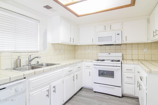 Building Photo - 45809 Evelyn Ct