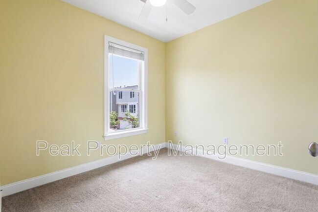 Building Photo - 711 S Laurel St