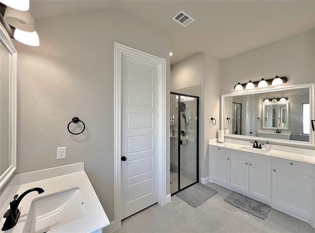 Building Photo - 1904 Shaila Dr