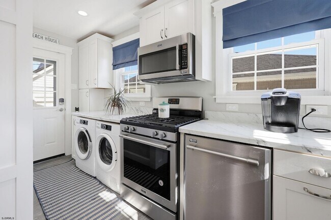 Building Photo - 115 N Sumner Ave