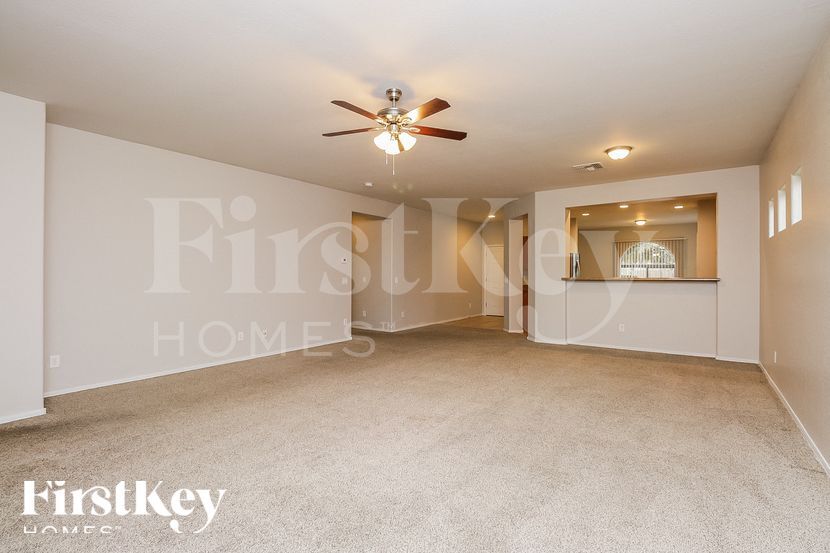 Building Photo - 8811 S 57th Ln