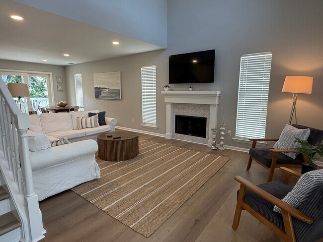 Building Photo - 10 Cobblestone Ct