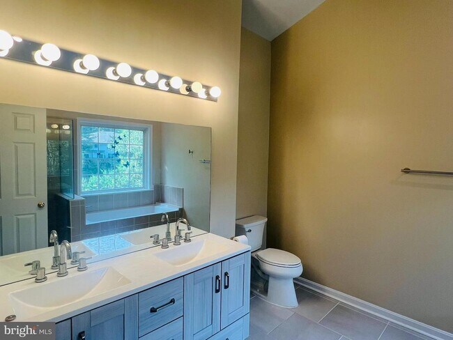 Building Photo - 7300 Rocky Creek Dr