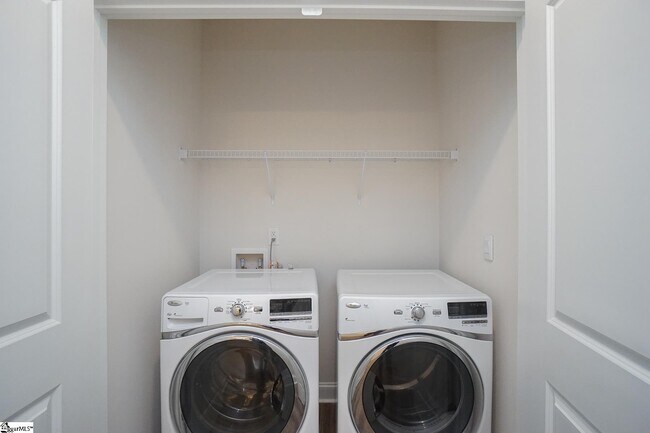 Building Photo - 204 Reynard Trl