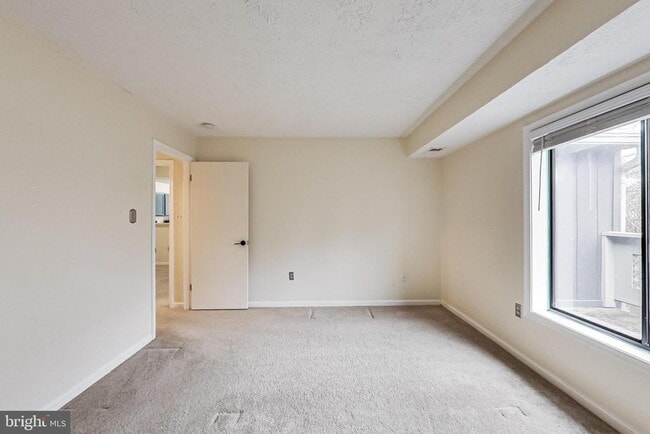 Building Photo - 896 Windbrooke Dr