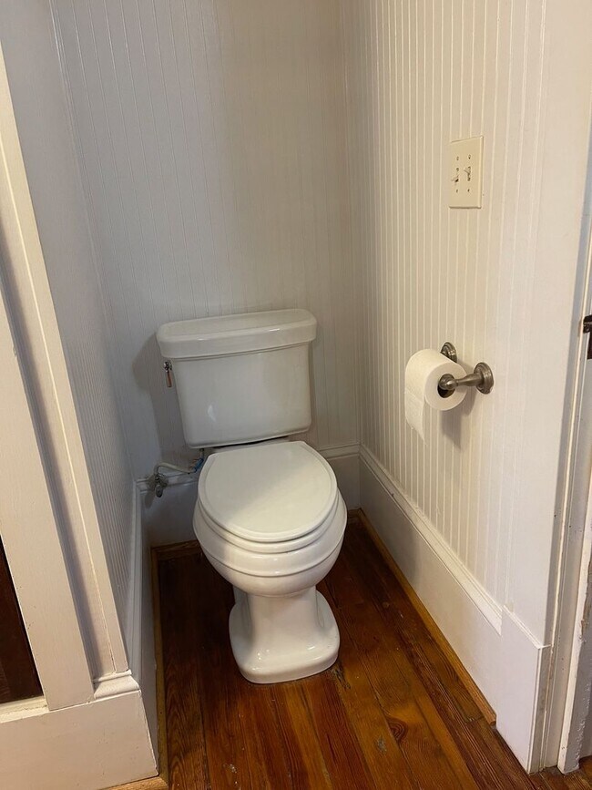 Building Photo - Sylvan Park bungalow, 4508 Park Ave.  2br,...