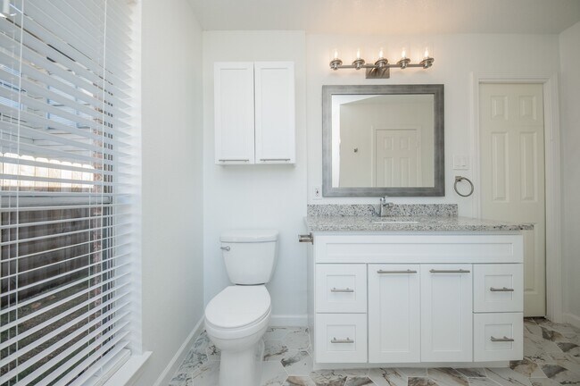 Building Photo - 121 Coffee Ln