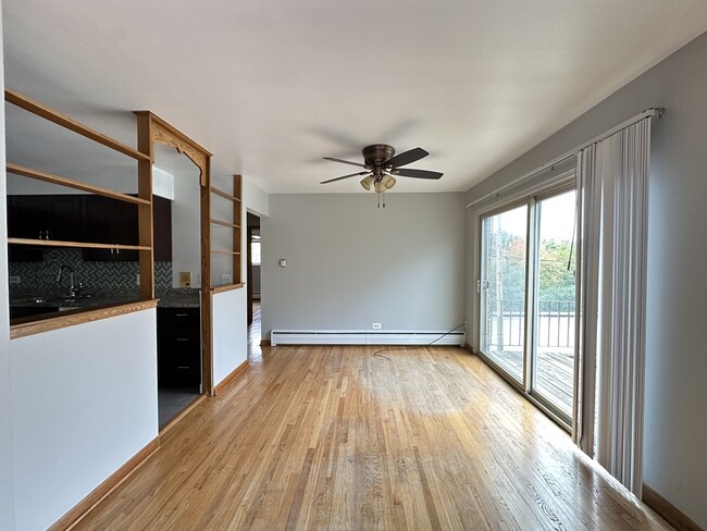 Building Photo - 1026 S River Rd