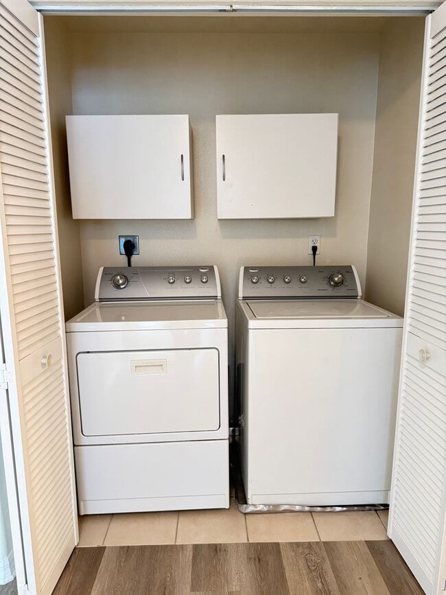 Building Photo - Large Santa Clara 1 Bedroom Condo in River...