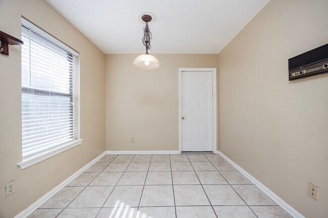 Building Photo - 7315 Foxside Ln