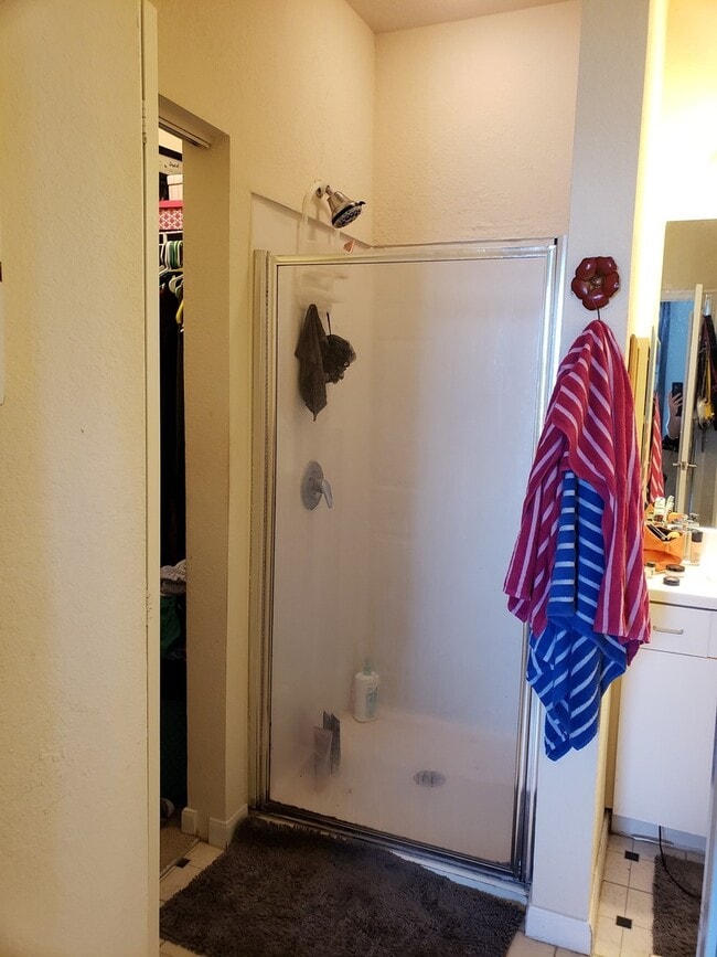 Building Photo - Great Downtown 1/1 condo unit with a balcony!