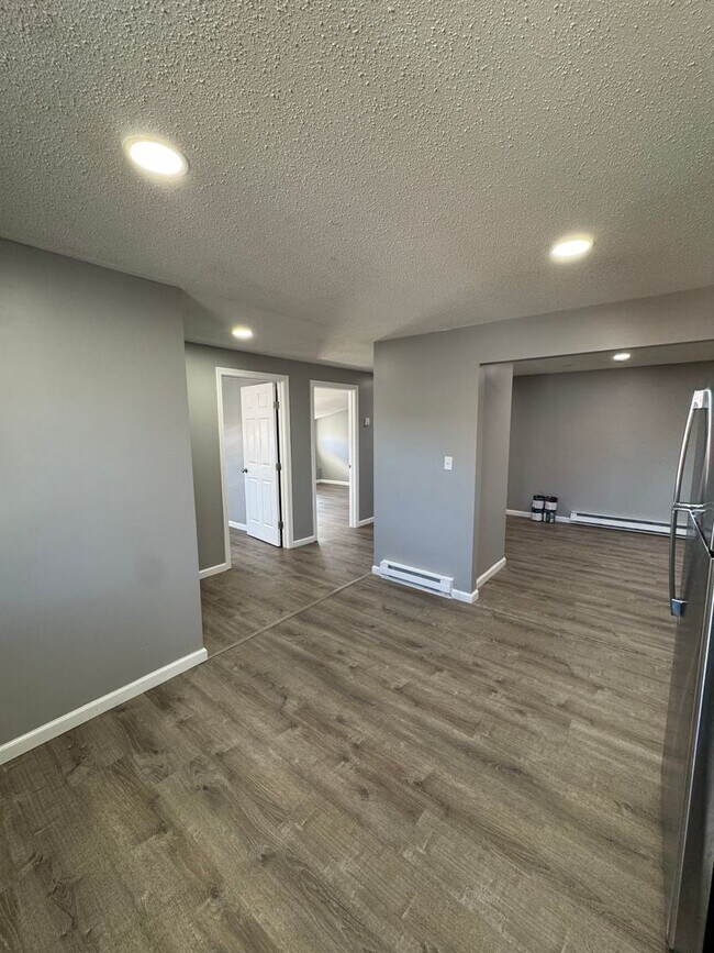 Building Photo - 1036 Chicopee St