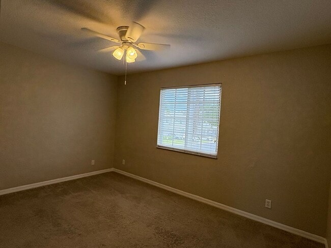 Building Photo - 2/2.5 Townhome in Fort Myers for Rent