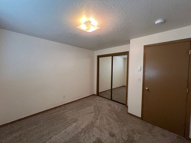 Building Photo - 123 Green Ln