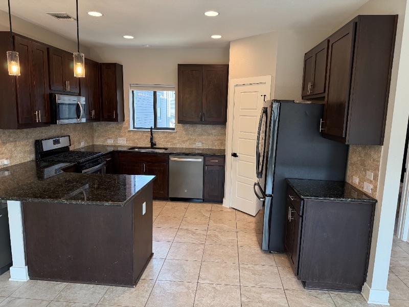 Building Photo - 1500 Lorraine Loop