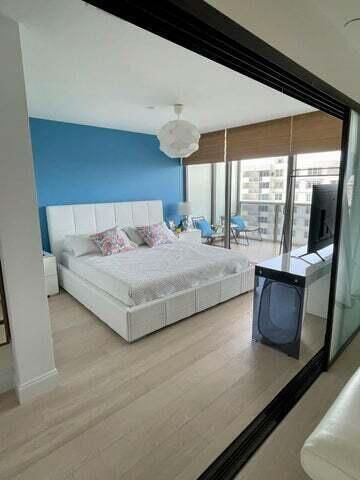Building Photo - 5875 Collins Ave