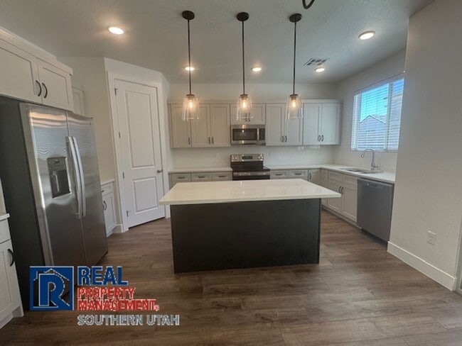 Building Photo - Large Home in Firerock