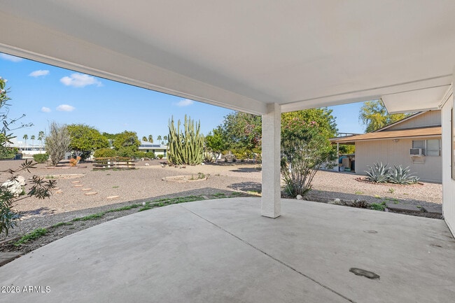 Building Photo - 16817 N Meadow Park Dr