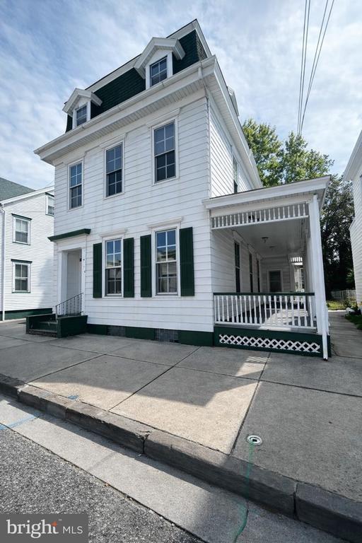 Building Photo - 190 7th St
