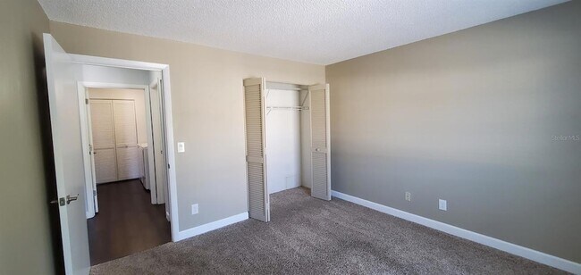 Building Photo - 5210 Wedgewood Ln