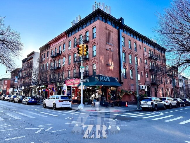 Building Photo - 720 Degraw St