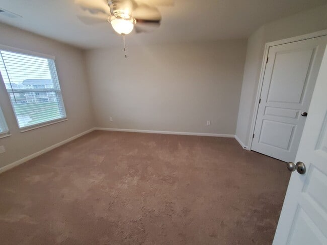 Building Photo - Beautiful 2 bedroom condo near Austin Landing!