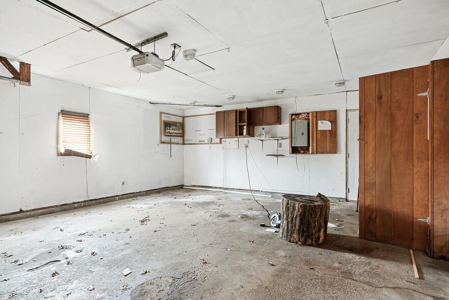 Building Photo - 250 117th Ave NE