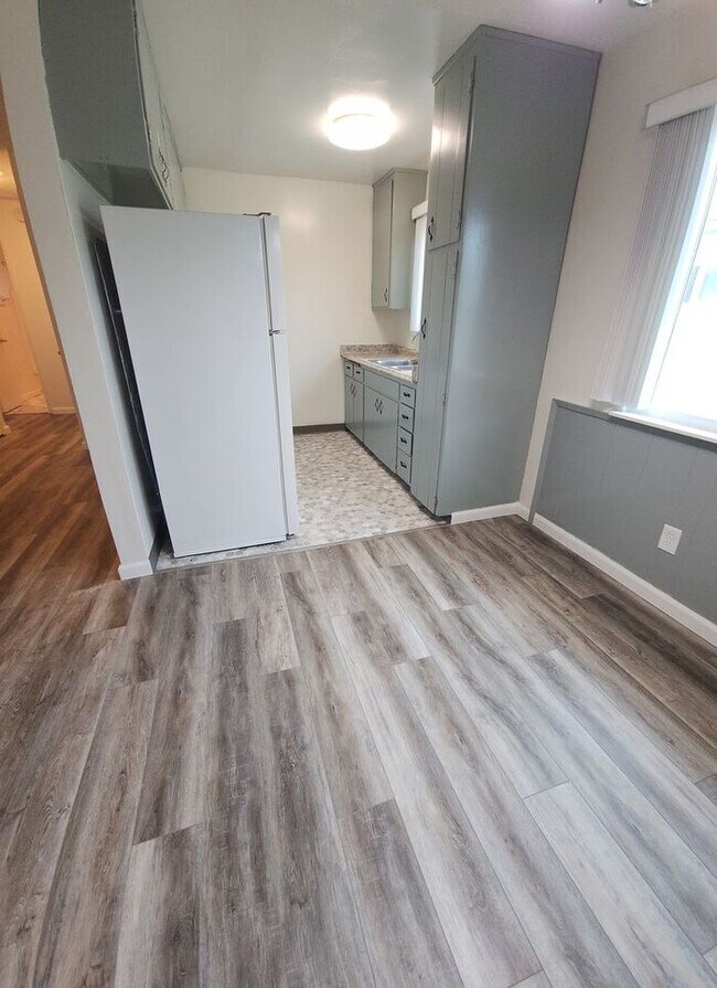 Building Photo - 1 Month Free Rent!! Spacious La Mesa 2BR/1BA unit with BONUS room