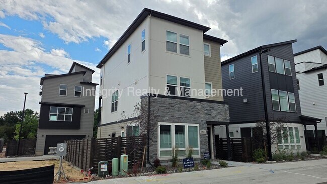 Building Photo - 11014 E Hinsdale Cir